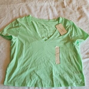 Universal Thread Mellow Green Cotton V-Neck Short Sleeve T-Shirt Size M